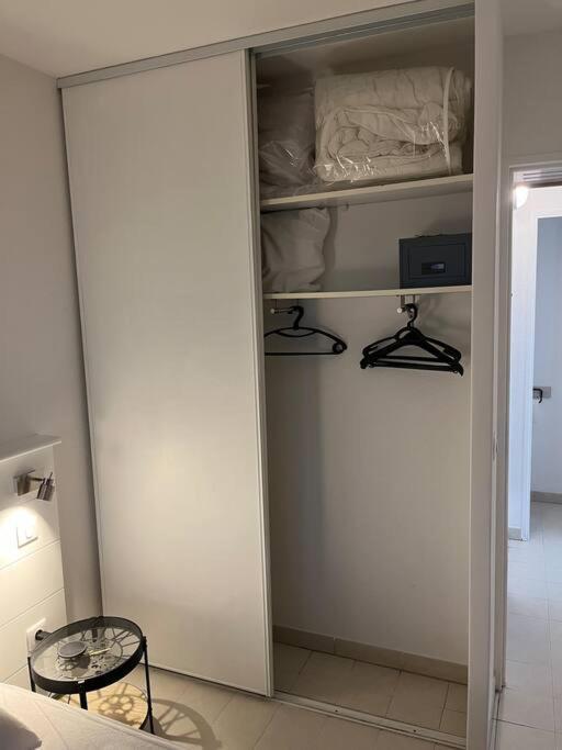 Appartement F2 Climatise, Piscine, Parking, A Pied