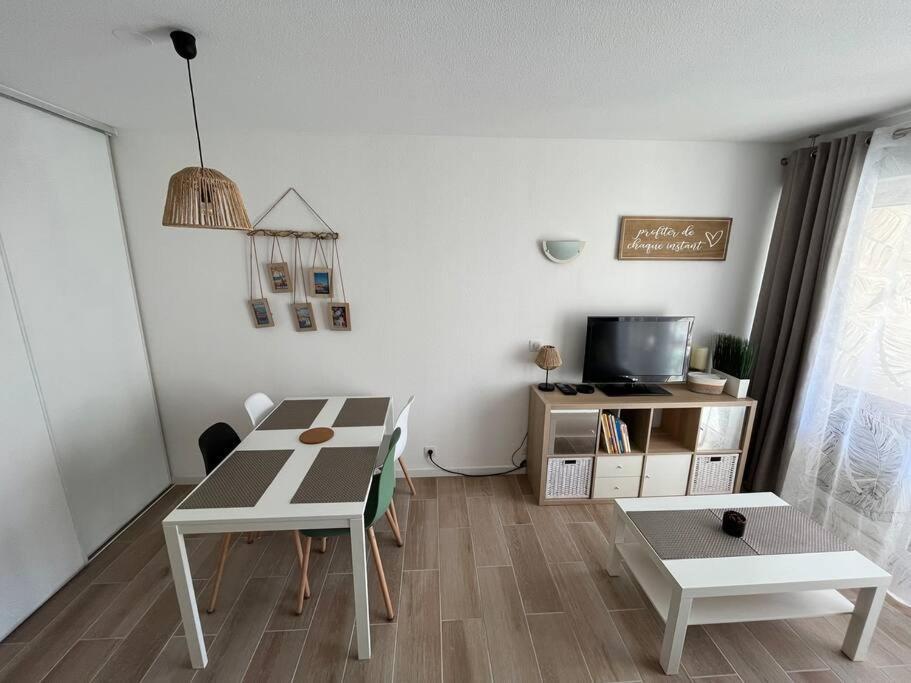 F2 Climatise, Piscine, Parking, A Pied Appartement