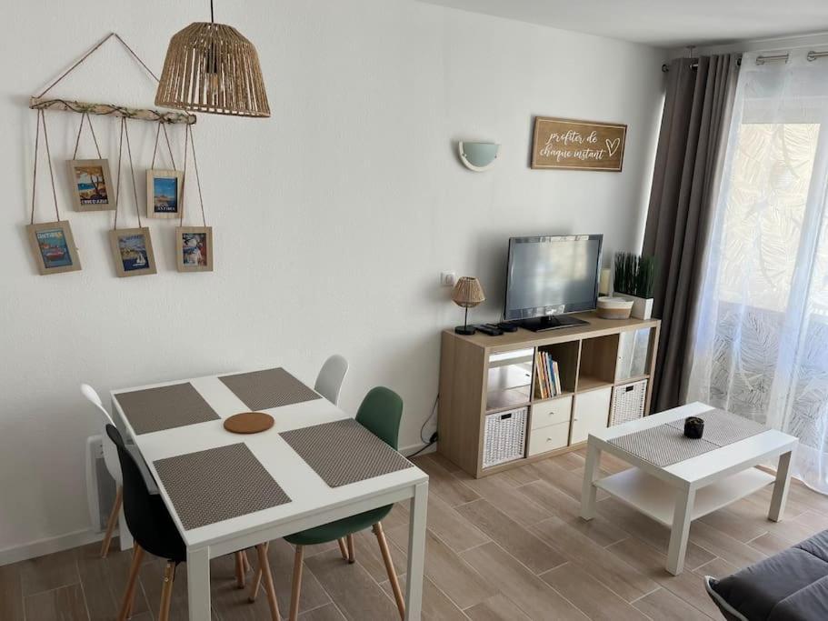 F2 Climatise, Piscine, Parking, A Pied Appartement *