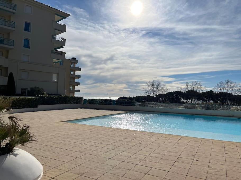 Appartement F2 Climatise, Piscine, Parking, A Pied