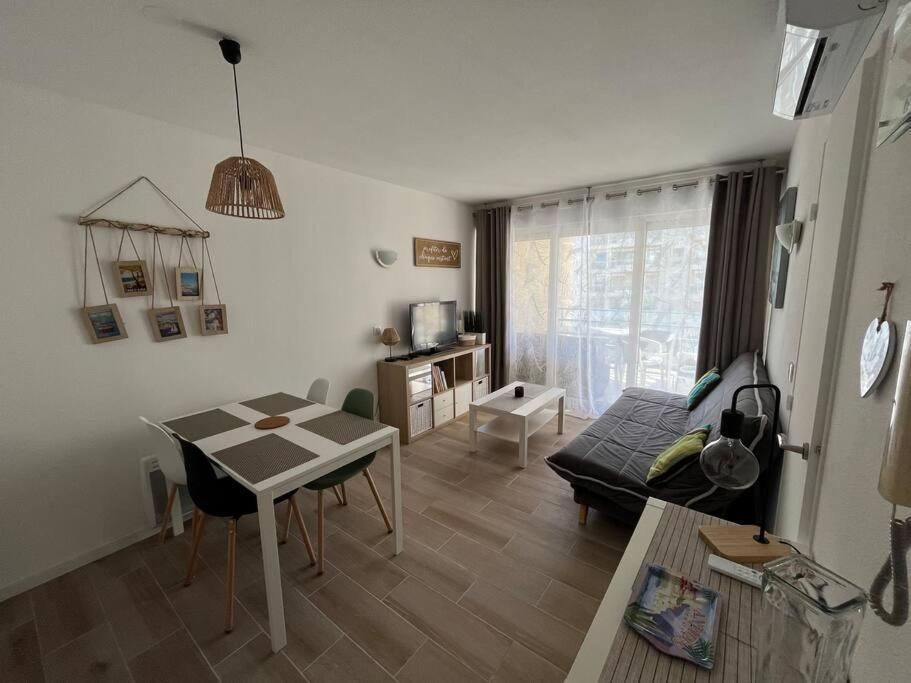 Apartment F2 Climatise, Piscine, Parking, A Pied *